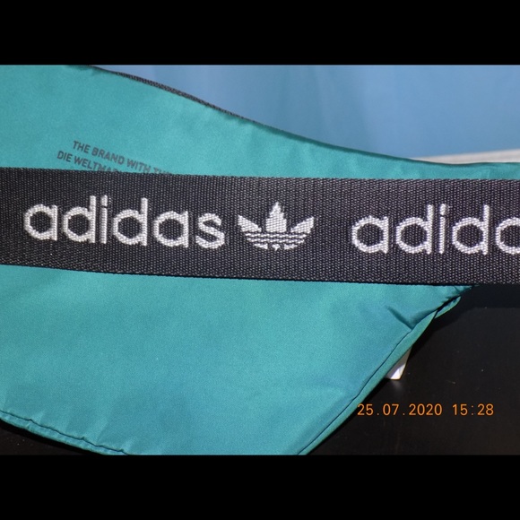 Evergreen Authentic Adidas Fannypack - Picture 3 of 4